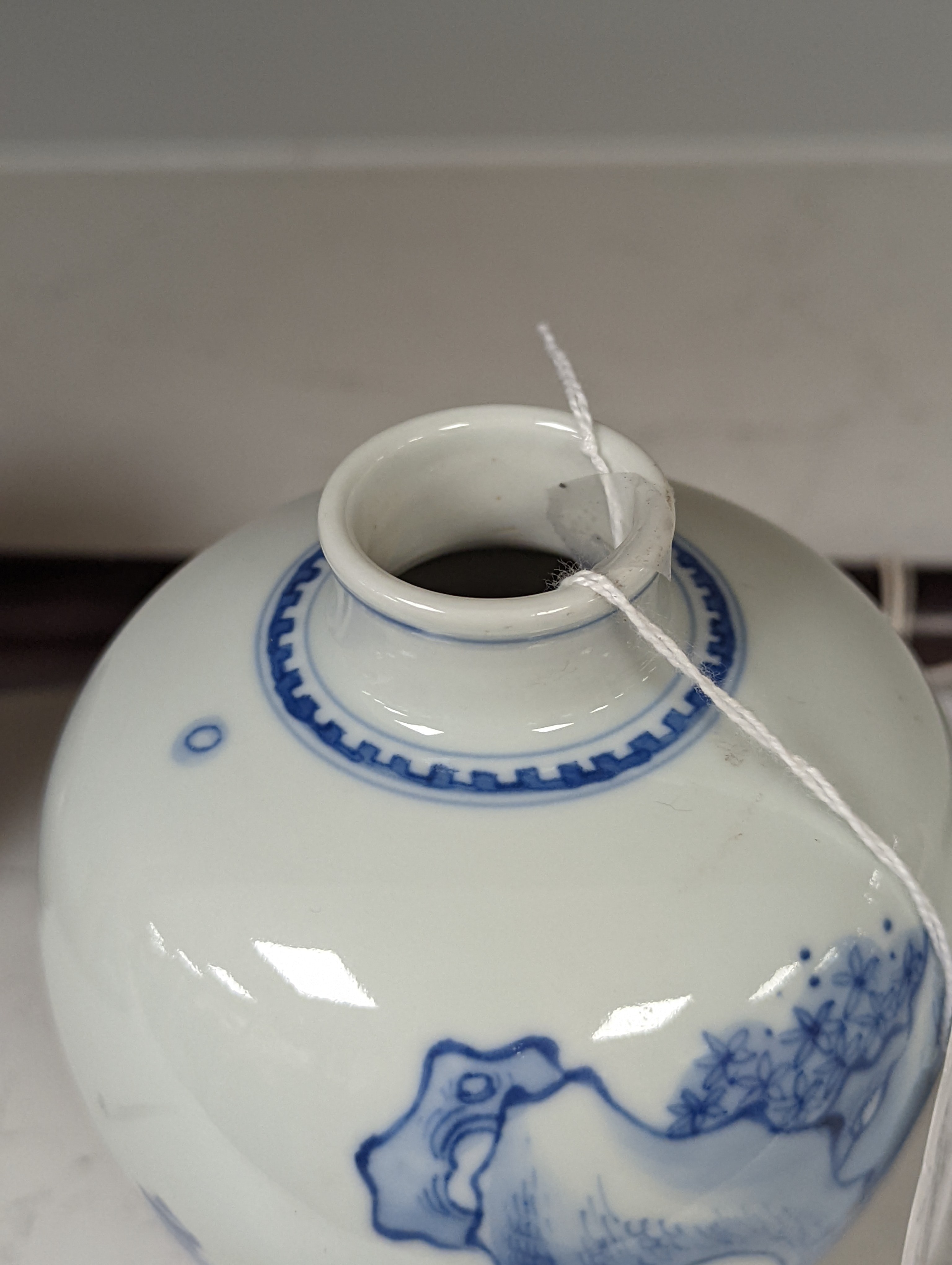 A Chinese blue and white Meiping 17cm